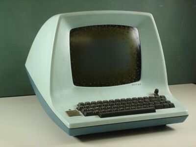 translation missing: de.preview Monitor mit Tastatur